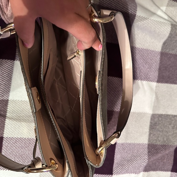 Michael Kors Nicole Large Tote Brown Signature Bag - Picture 5 of 5